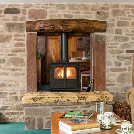 Feriehus The Gardeners Cottage, Hutton John Is A Luxurious With Hot Tub 10 Minutes From Ullswater